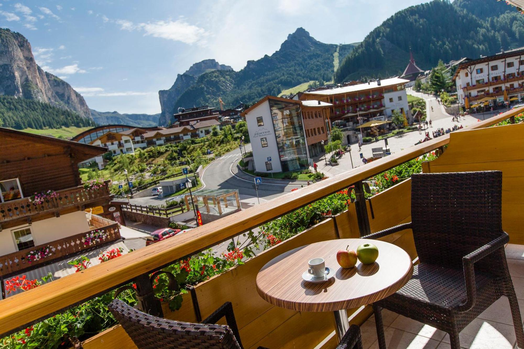 Hotel Oswald Selva di Val Gardena Bagian luar foto