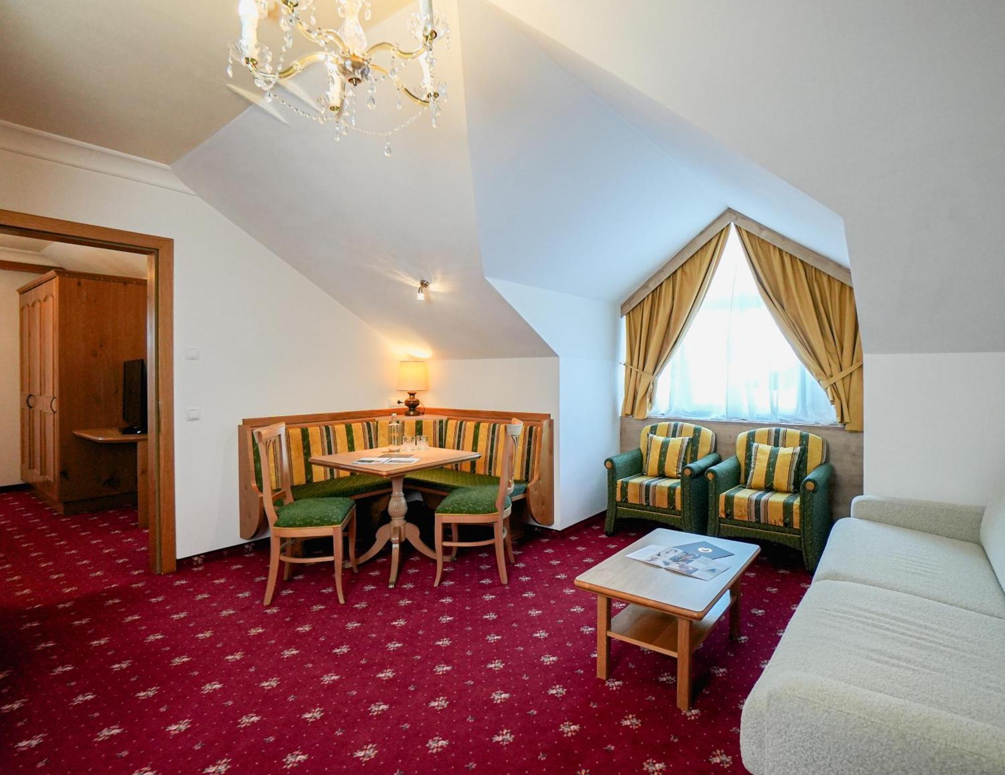 Hotel Oswald Selva di Val Gardena Bagian luar foto