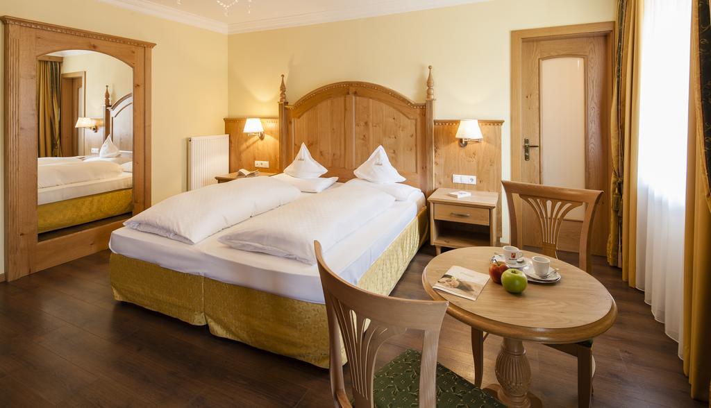 Hotel Oswald Selva di Val Gardena Bagian luar foto