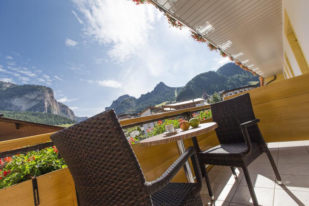 Hotel Oswald Selva di Val Gardena Bagian luar foto