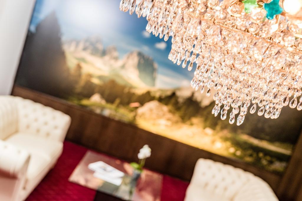 Hotel Oswald Selva di Val Gardena Bagian luar foto
